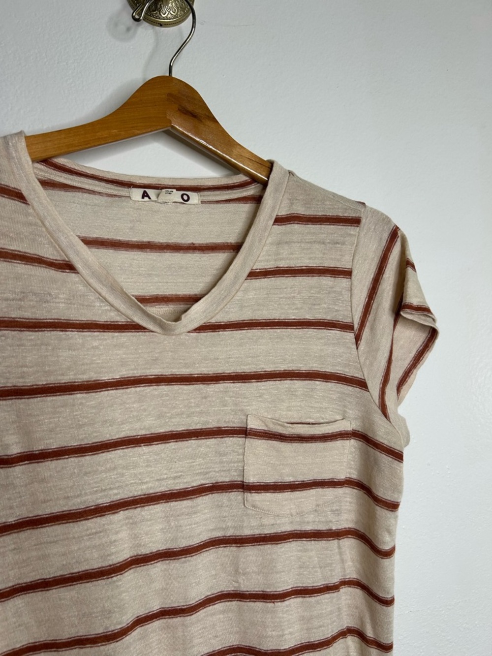 AMO Neutral Striped Lightweight V - Neck T - Shirt Size Small - Picture 10 of 15